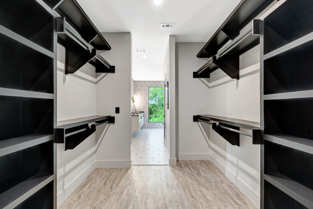 Custom Walk-In Closet Shelving