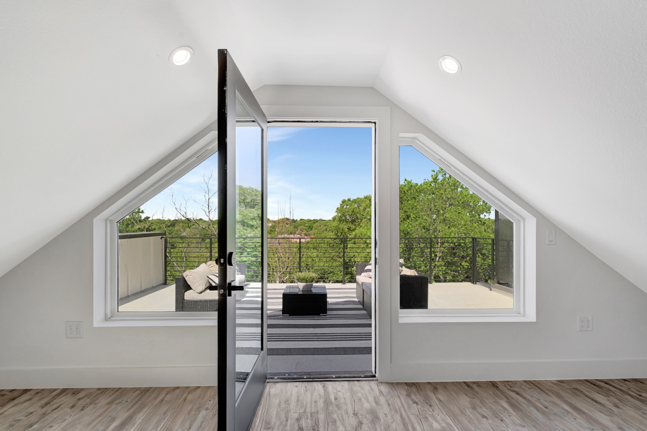 Room with Balcony Access and Clean Exposure