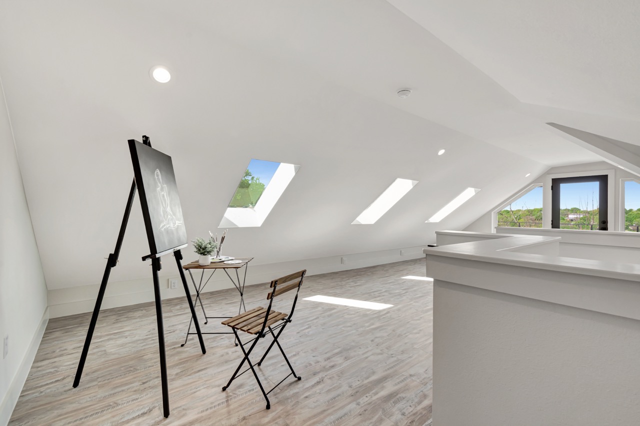 Natural Light Flex Space in Dallas Home