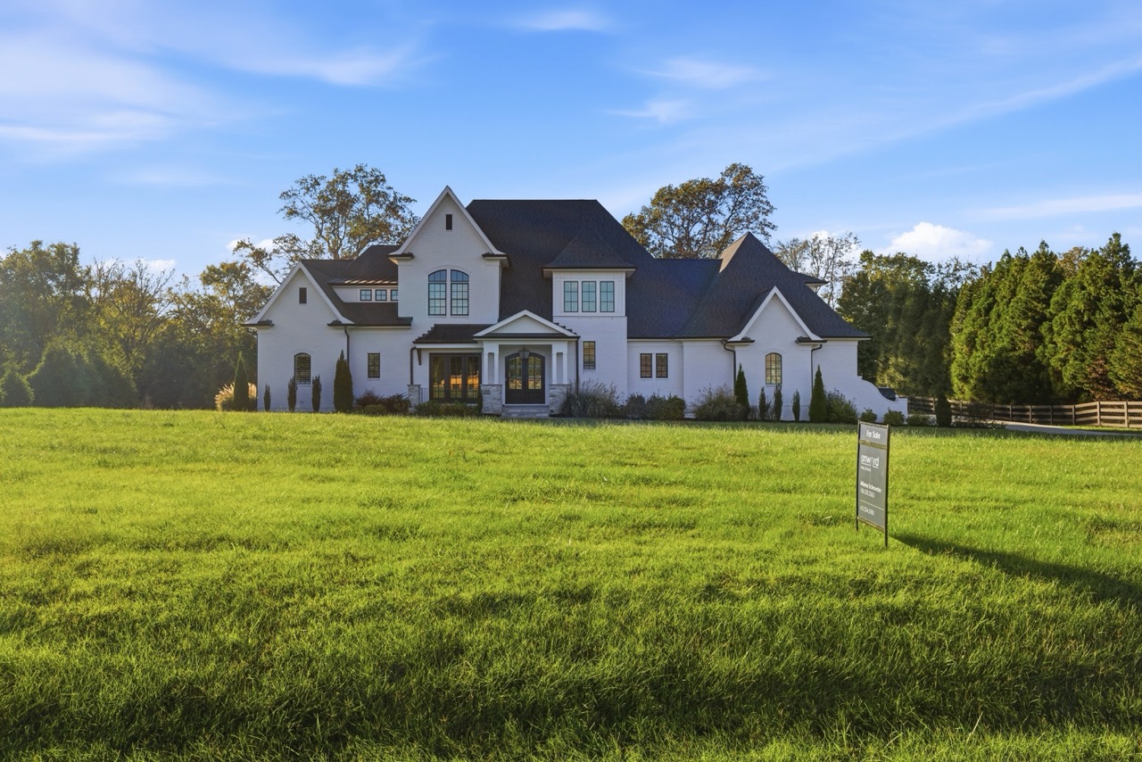 Luxury Home Exterior Daylight