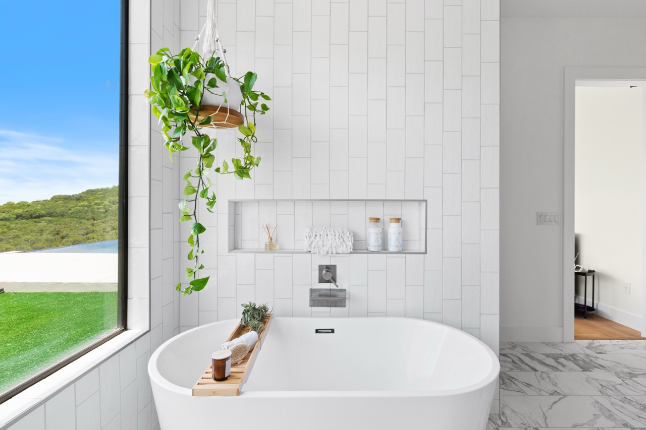 Interior bathroom soaking tub
